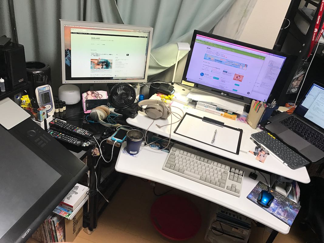 Mac Pro(Late2013) + モニター2台 キーボード マウス 開発・創作環境整理中 – Mac Pro (Late 2013) でトリプルディスプレイ